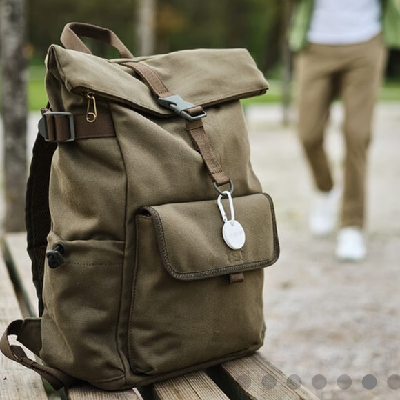 NWT item finder bluetooth tracker chip airtag travel - Picture 3 of 9